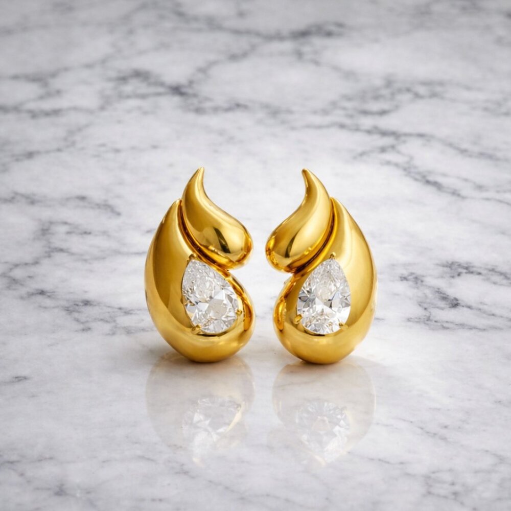 REVOLVE Geometric Vintage Style Gold Earrings - Picture 3 of 3